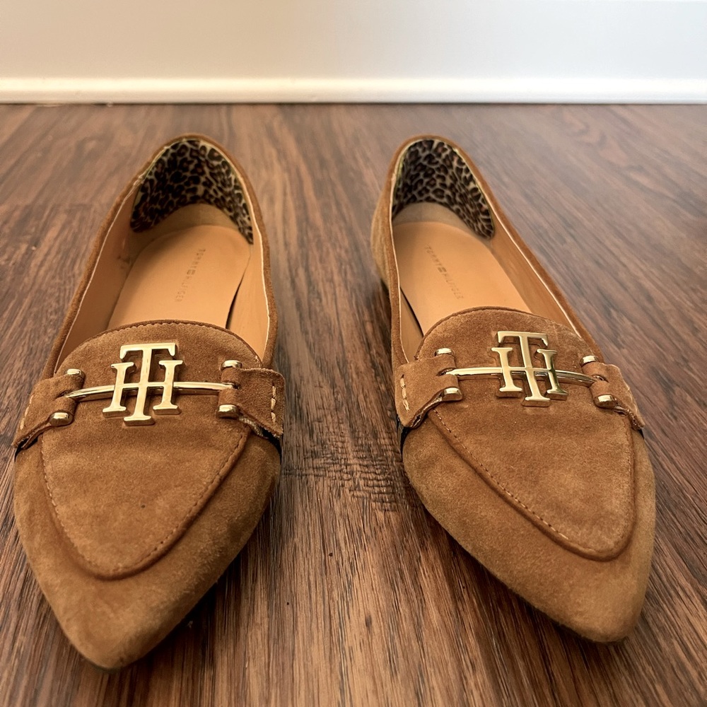 Tommy Hilfiger brown flats 6.5M